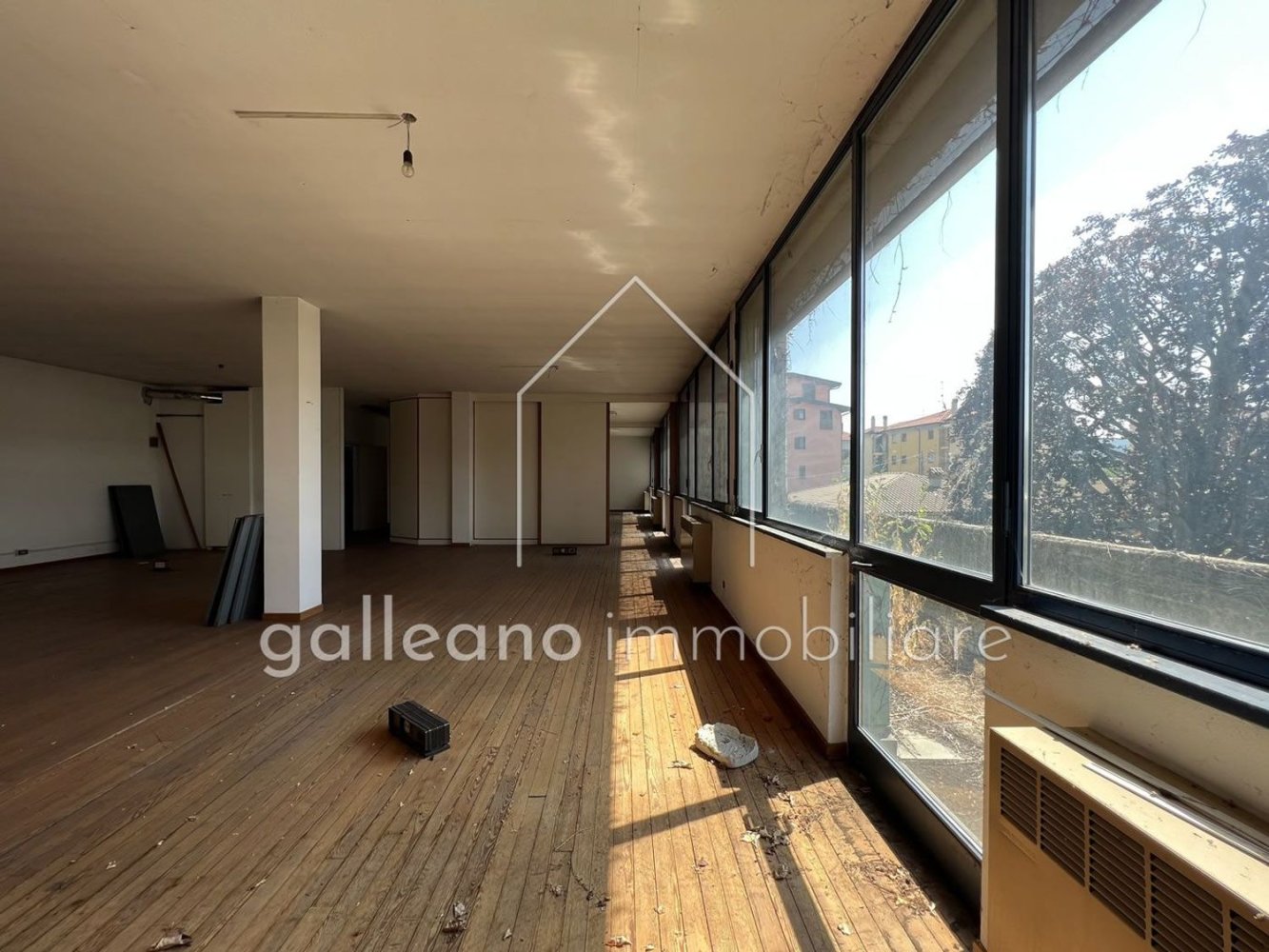 Edifício em Erba, Italy 1291 m² N.º 87342