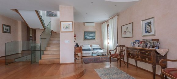 7 rooms Villa in Moncalieri, Italy No. 150199 4