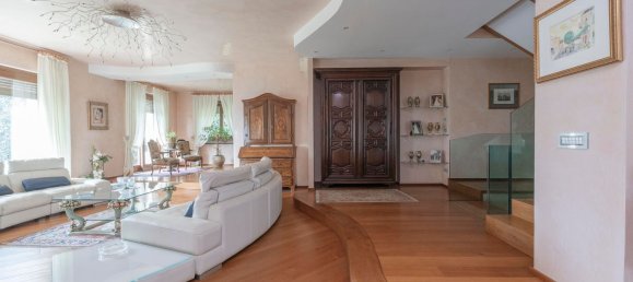 7 rooms Villa in Moncalieri, Italy No. 150199 6