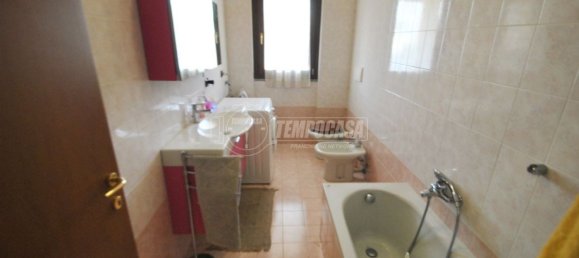 3-salle Appartement à Cesate, Italy No. 126232 8