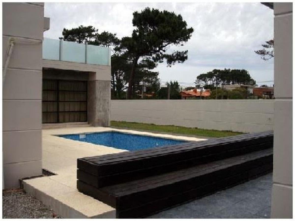 Дом с 4 спальнями в Мальдонадо, Уругвай № 2908