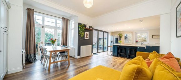 5 bedrooms House in Surbiton, United Kingdom No. 10206 2