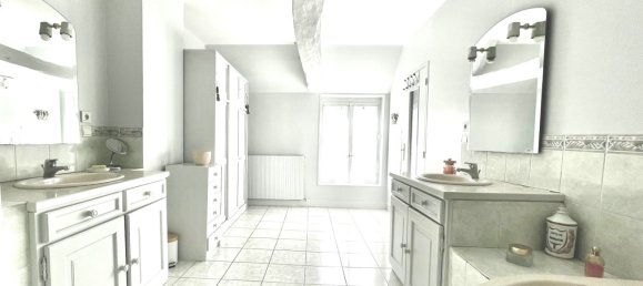 3 bedrooms House in Neuil, France No. 93061 24