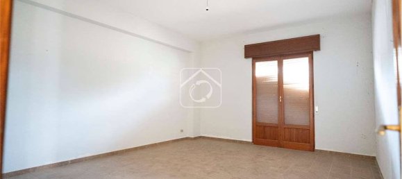 Квартира с 3 спальнями в Реджо Калабрия, Италия № 273498 18