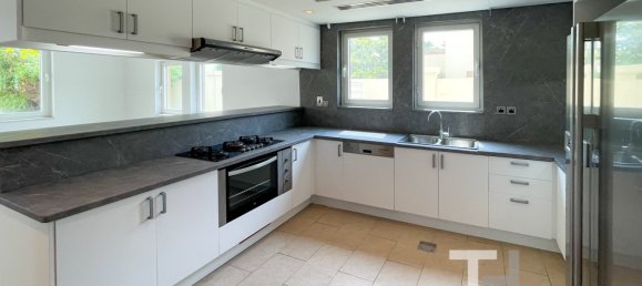 3 bedrooms Villa in Jumeirah Park, UAE No. 28493 5