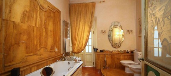 5 bedrooms Apartment in Livorno, Italy No. 220526 27