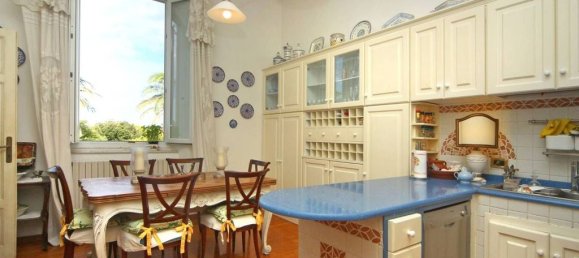 5 bedrooms Apartment in Livorno, Italy No. 220526 11