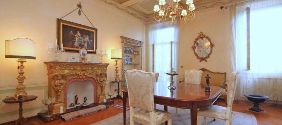 5 bedrooms Apartment in Livorno, Italy No. 220526 2
