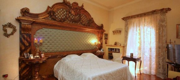 5 bedrooms Apartment in Livorno, Italy No. 220526 21