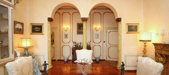 5 bedrooms Apartment in Livorno, Italy No. 220526 10