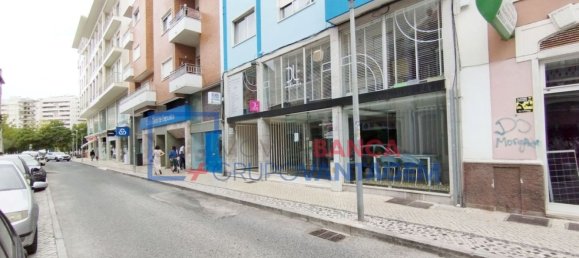 44m² Commercial property in Caldas da Rainha, Portugal No. 92771 2