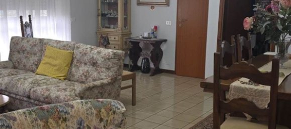 Apartamento de 5 habitaciónes en Modena, Italy No. 214634 4