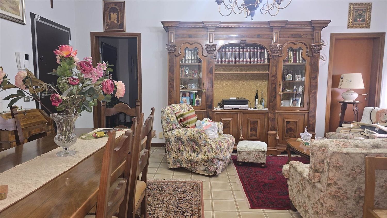 Apartamento de 5 habitaciónes en Modena, Italy No. 214634