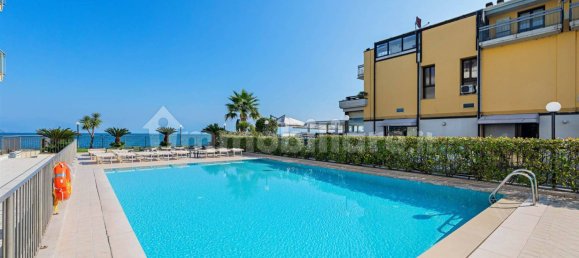 1900m² Commercial property in Desenzano del Garda, Italy No. 7006 11