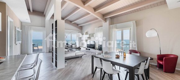 1900m² Commercial property in Desenzano del Garda, Italy No. 7006 7