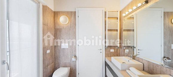 1900m² Commercial property in Desenzano del Garda, Italy No. 7006 15