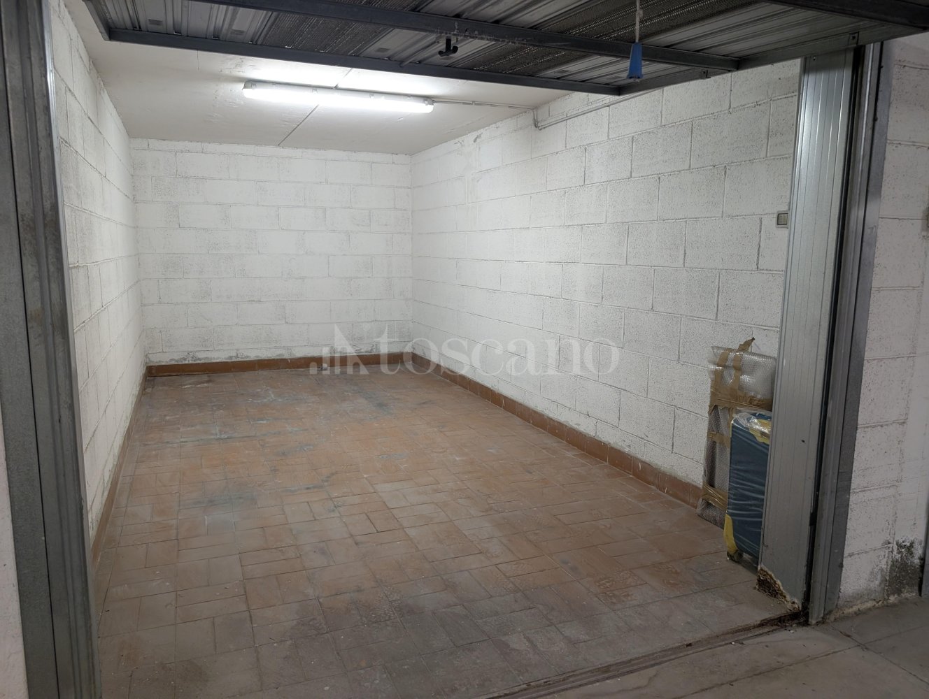 21m² Garage in Rome, Italy No. 328592