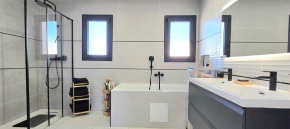 4 Schlafzimmer Villa in Lunel, France, Nr. 297663 8