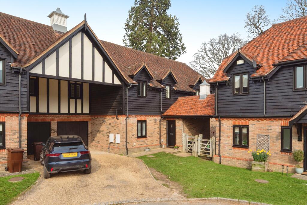 4 bedrooms House in Tonbridge, United Kingdom No. 10392