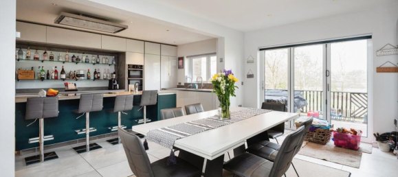 4 bedrooms House in Tonbridge, United Kingdom No. 10392 25