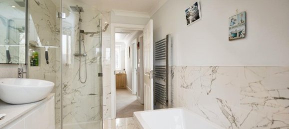 4 bedrooms House in Tonbridge, United Kingdom No. 10392 14