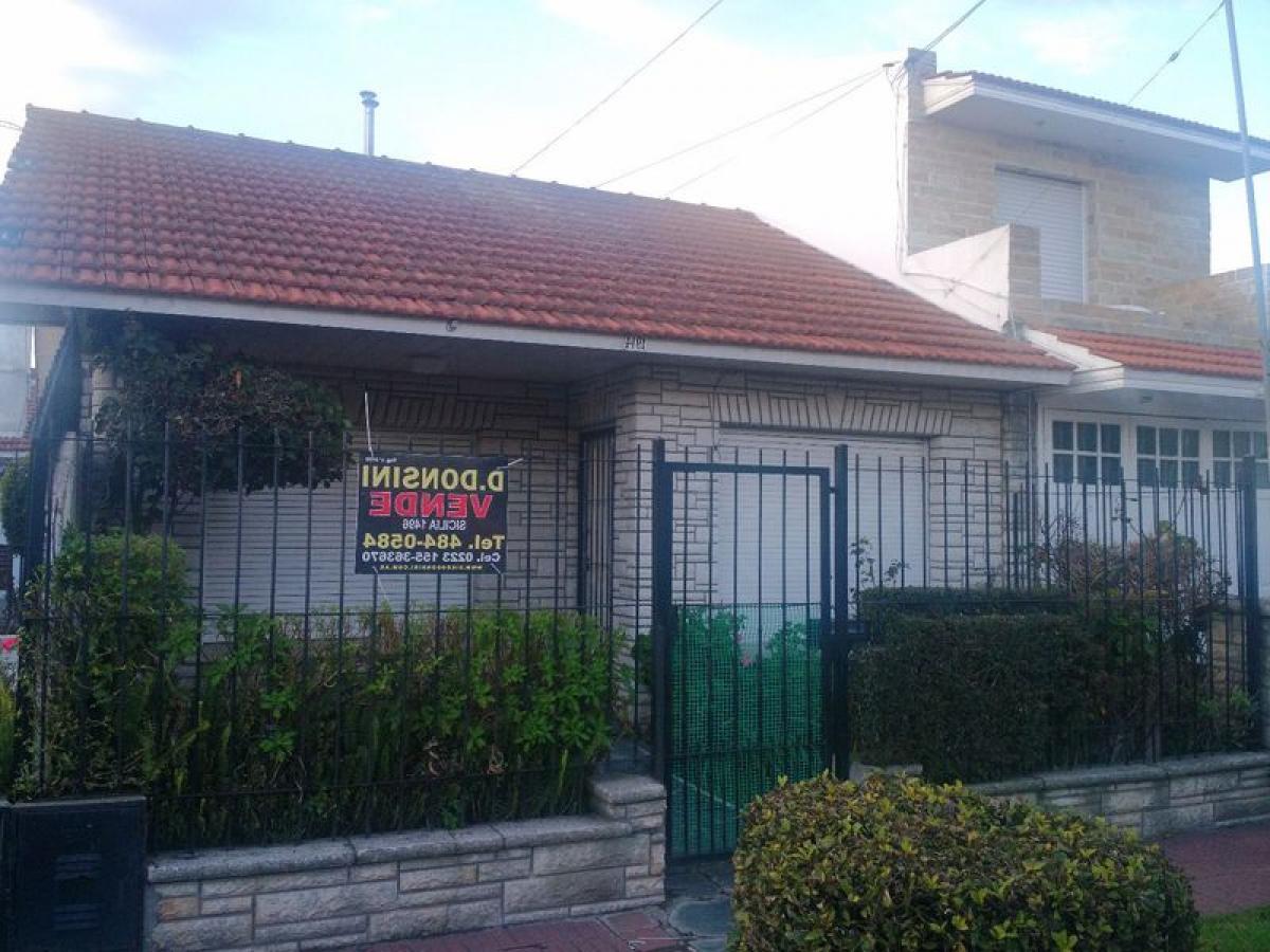 2 bedrooms House in Mar del Plata, Argentina No. 68883