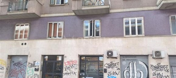 3 rooms Apartment in Rome, Italy No. 283960 2