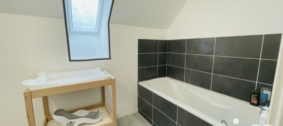 Casa de 3 dormitorios en Neuille-Pont-Pierre, France No. 224244 10