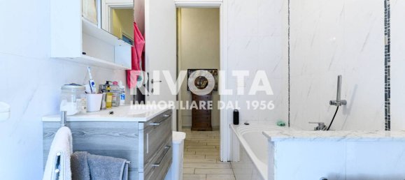 3 bedrooms Apartment in Rome, Italy No. 154231 2