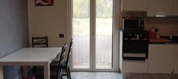 3-salle Appartement à Carmignano, Italy No. 279781 2