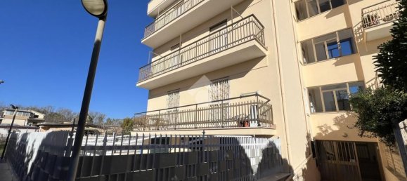 4 rooms Apartment in Latina, Italy No. 156492 3