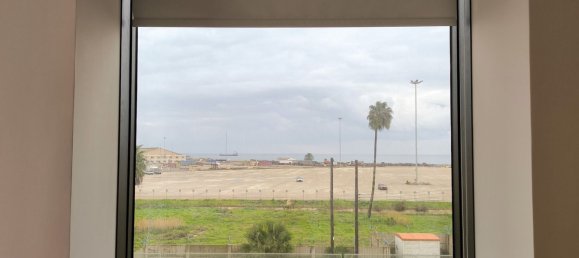 2 bedrooms Apartment in Larnaca, Cyprus No. 1537 4