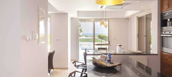 5 bedrooms House in Pervolia, Cyprus No. 10779 7