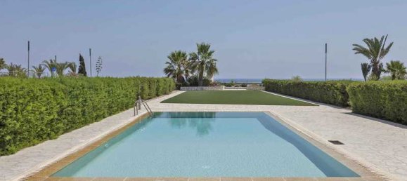 5 bedrooms House in Pervolia, Cyprus No. 10779 5