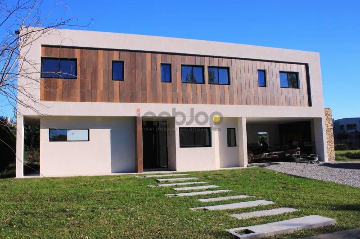 4 chambres Maison à Berazategui, Argentina No. 51421