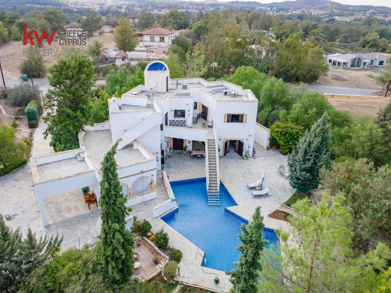 Villa de 4 dormitorios en Mosfiloti, Cyprus No. 26061