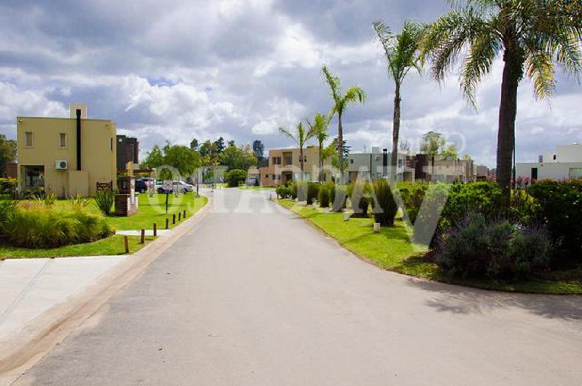  Land in Moreno, Argentina No. 35395