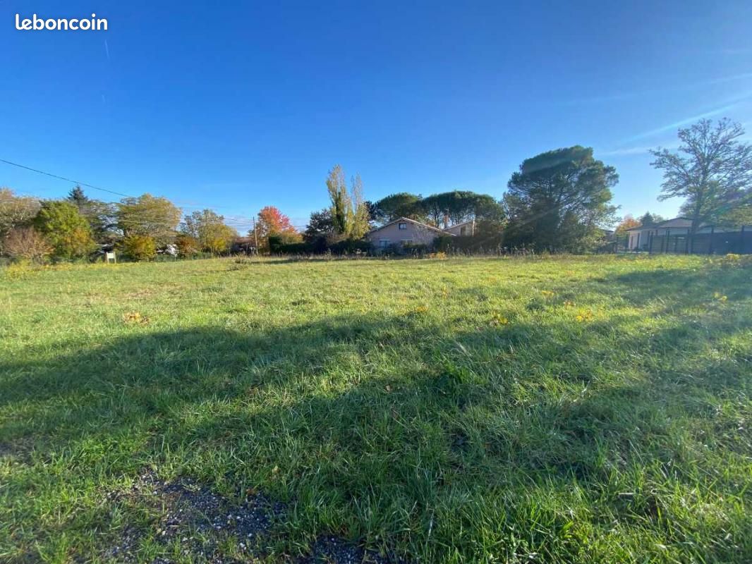 764m² Land in Gironde, France No. 335685