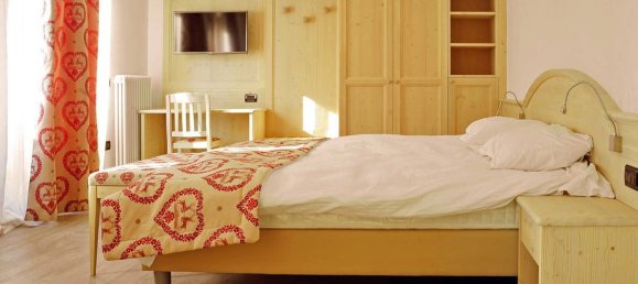 Gewerbliche Immobilie in Lucca, Italy 297m², Nr. 127755 2