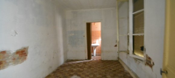 4 Schlafzimmer Gebäude in La Fere, France, Nr. 82007 4