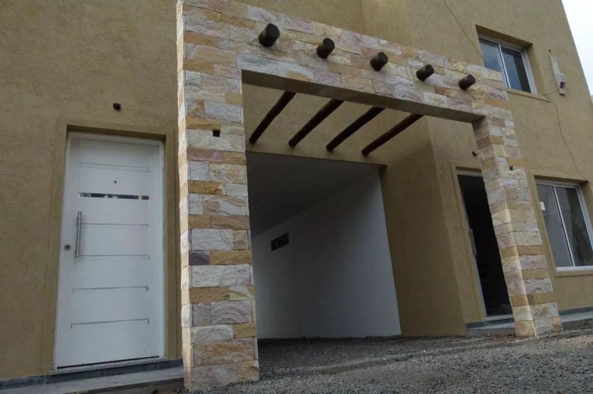 3 bedrooms House in Ituzaingo, Argentina No. 12057