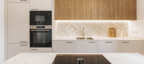 Apartamento de 3 dormitorios en Eixample, Spain No. 176676 24