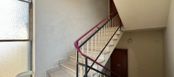 Квартира с 3 спальнями в Пистоя, Италия № 355125 10