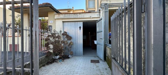 Квартира с 3 спальнями в Пистоя, Италия № 355125 11