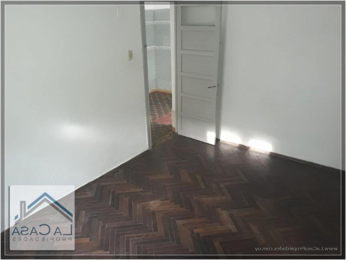 Studio in Montevideo, Uruguay No. 7964