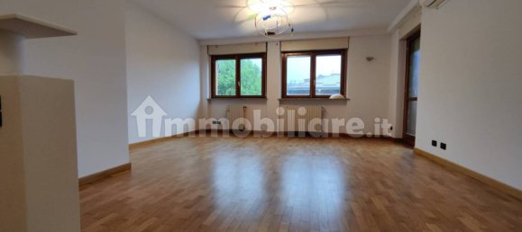 2 bedrooms Apartment in Turin, Italy No. 264436 10