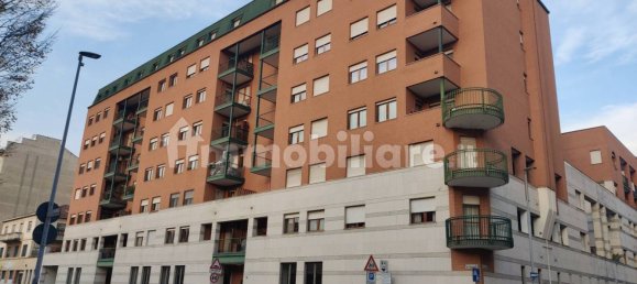 2 bedrooms Apartment in Turin, Italy No. 264436 2