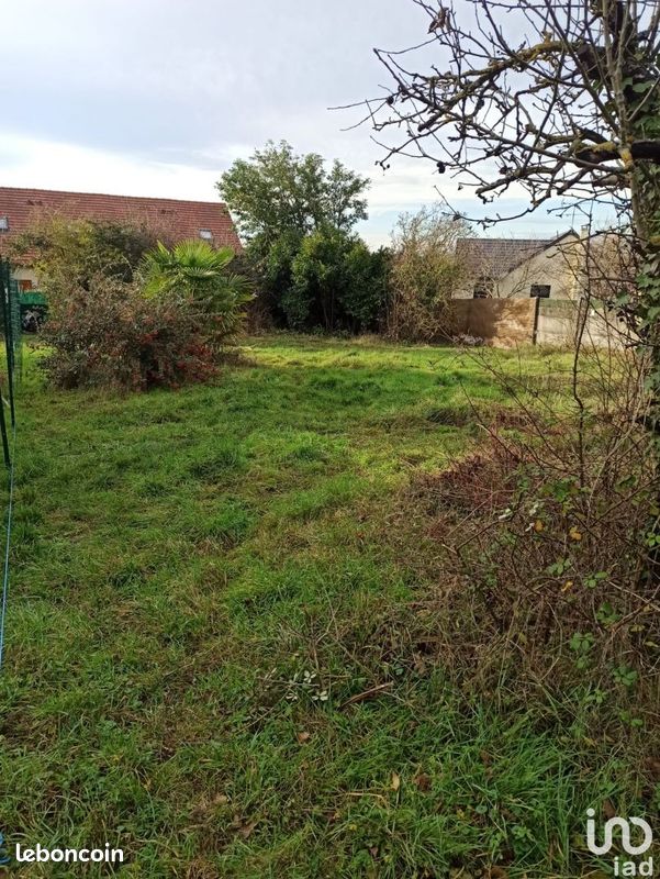 535m² Land in Varennes-Jarcy, France No. 269379