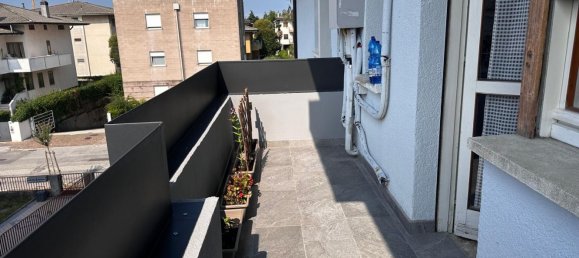 3 bedrooms Apartment in Udine, Italy No. 319964 4