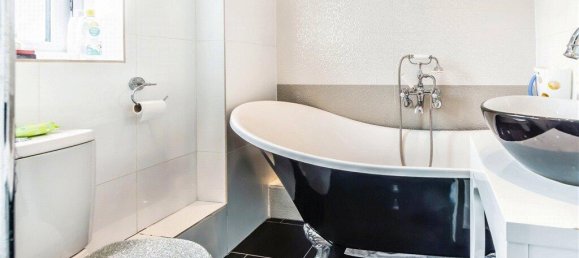 2 bedrooms House in South Croydon, United Kingdom No. 7983 42